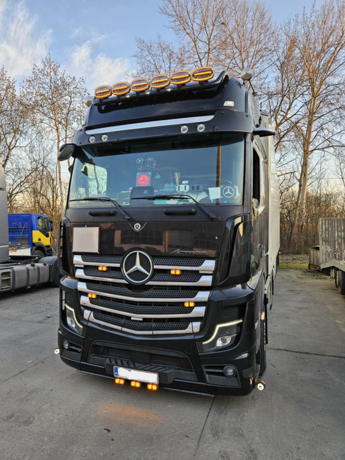 Mounting Bracket for Double Burners, Behind Sign Frame - Black