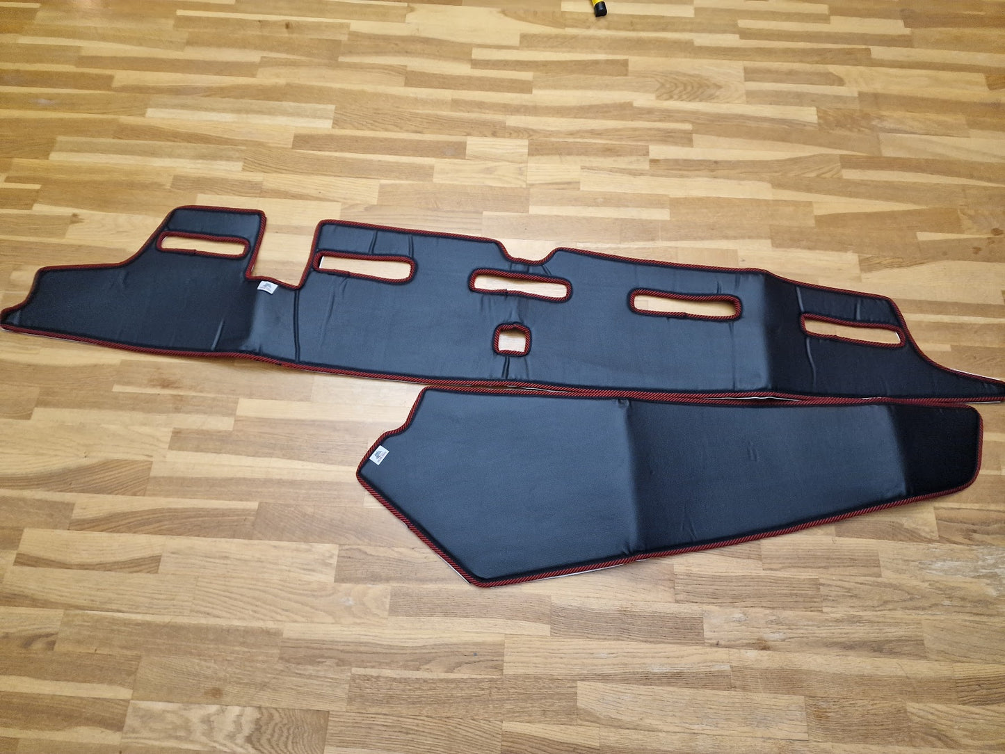 New Dashboard Mats for Volvo FH4/FH5/AERO - Black or Beige Color