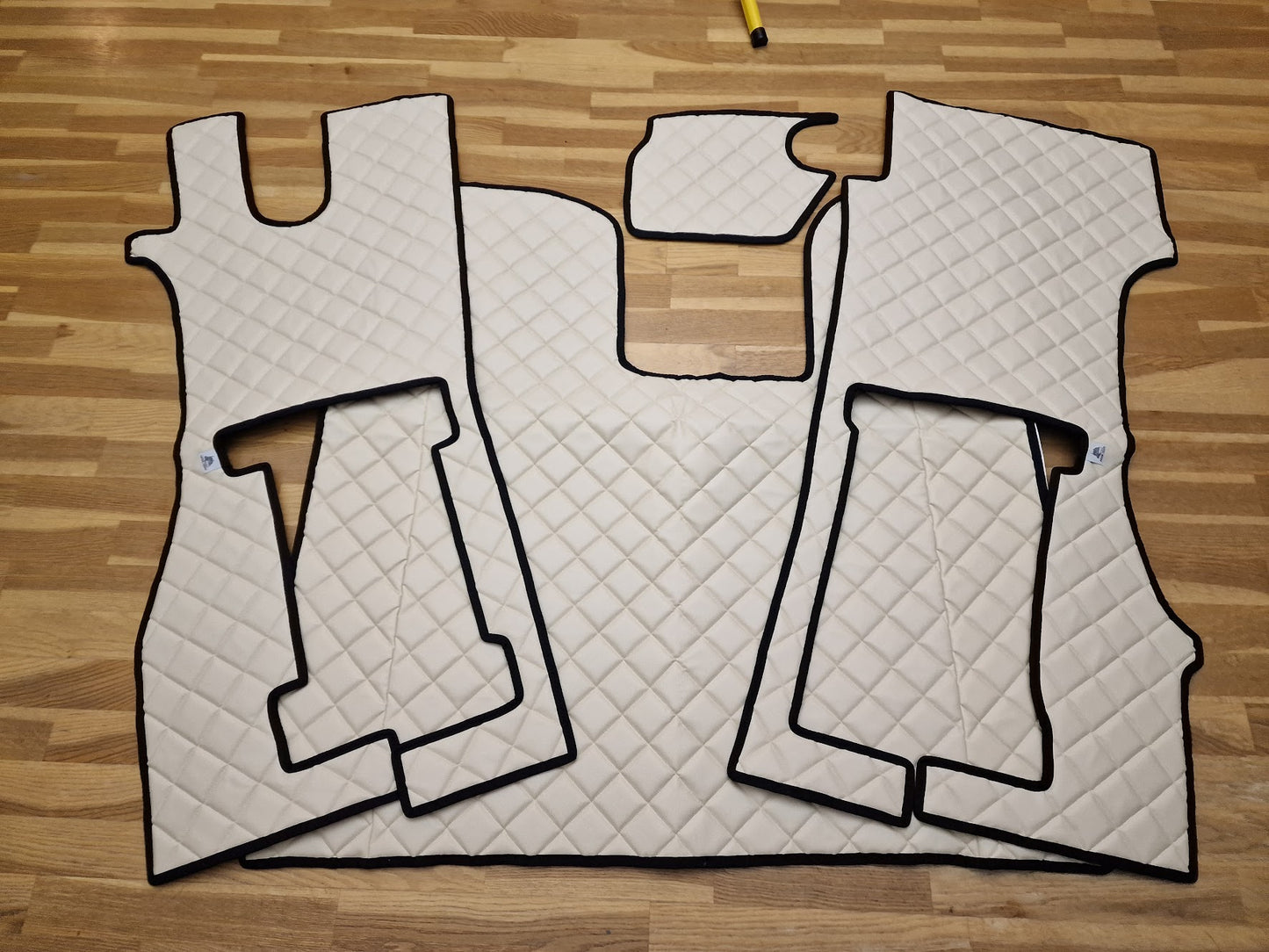 New Mat Set in Checkers for Scania Nextgen R - Black or Beige Color