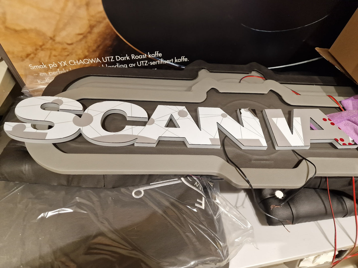 Opplyst SCANIA LED-Logo, 12/24v, RGB