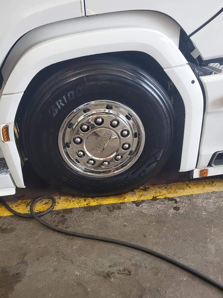 Hjulkapsel Foran i Rustfritt Stål, MAN - 22.5