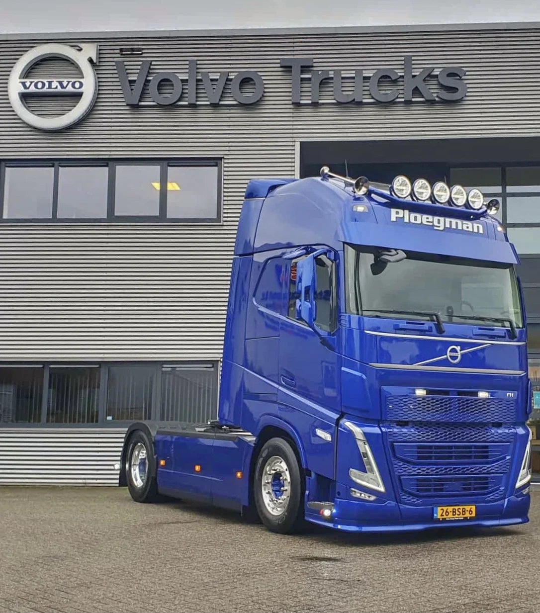 Dirt deflector for Scania R, Volvo FH4, Renault T