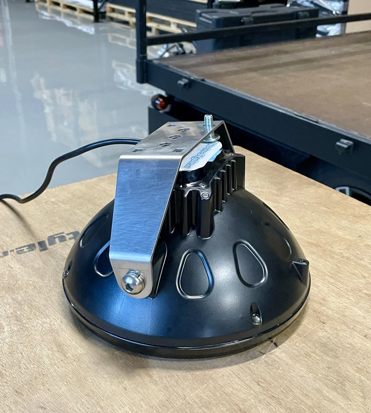 Auxiliary Light Mounting Bracket for Mounting in Grill or Roof