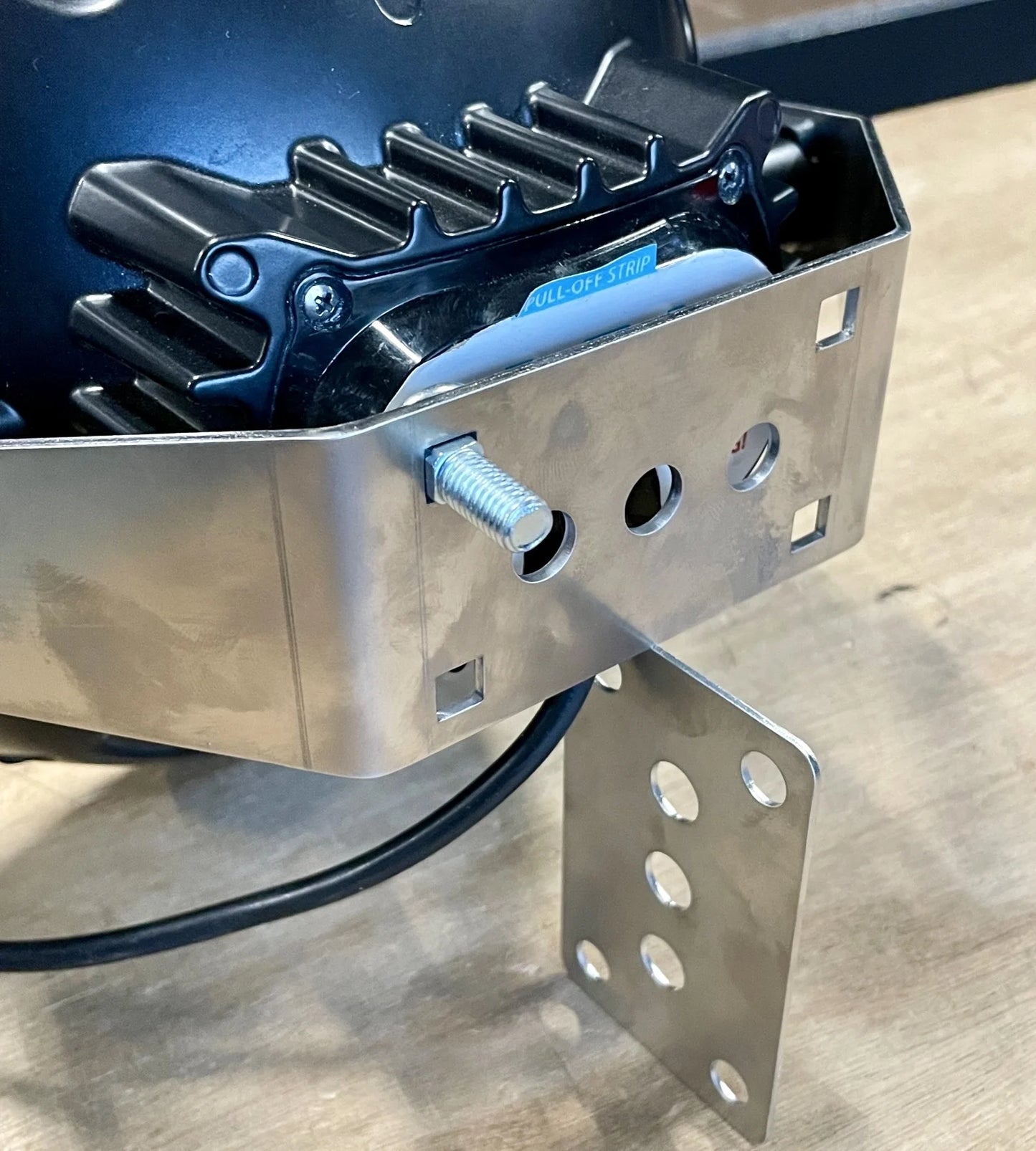 Auxiliary Light Mounting Bracket for Mounting in Grill or Roof