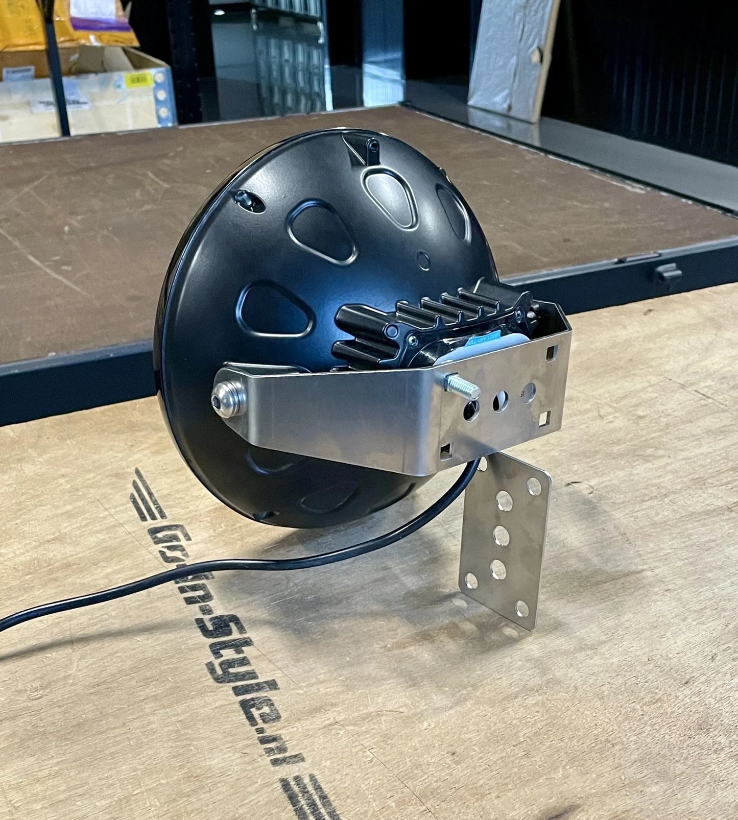 Auxiliary Light Mounting Bracket for Mounting in Grill or Roof