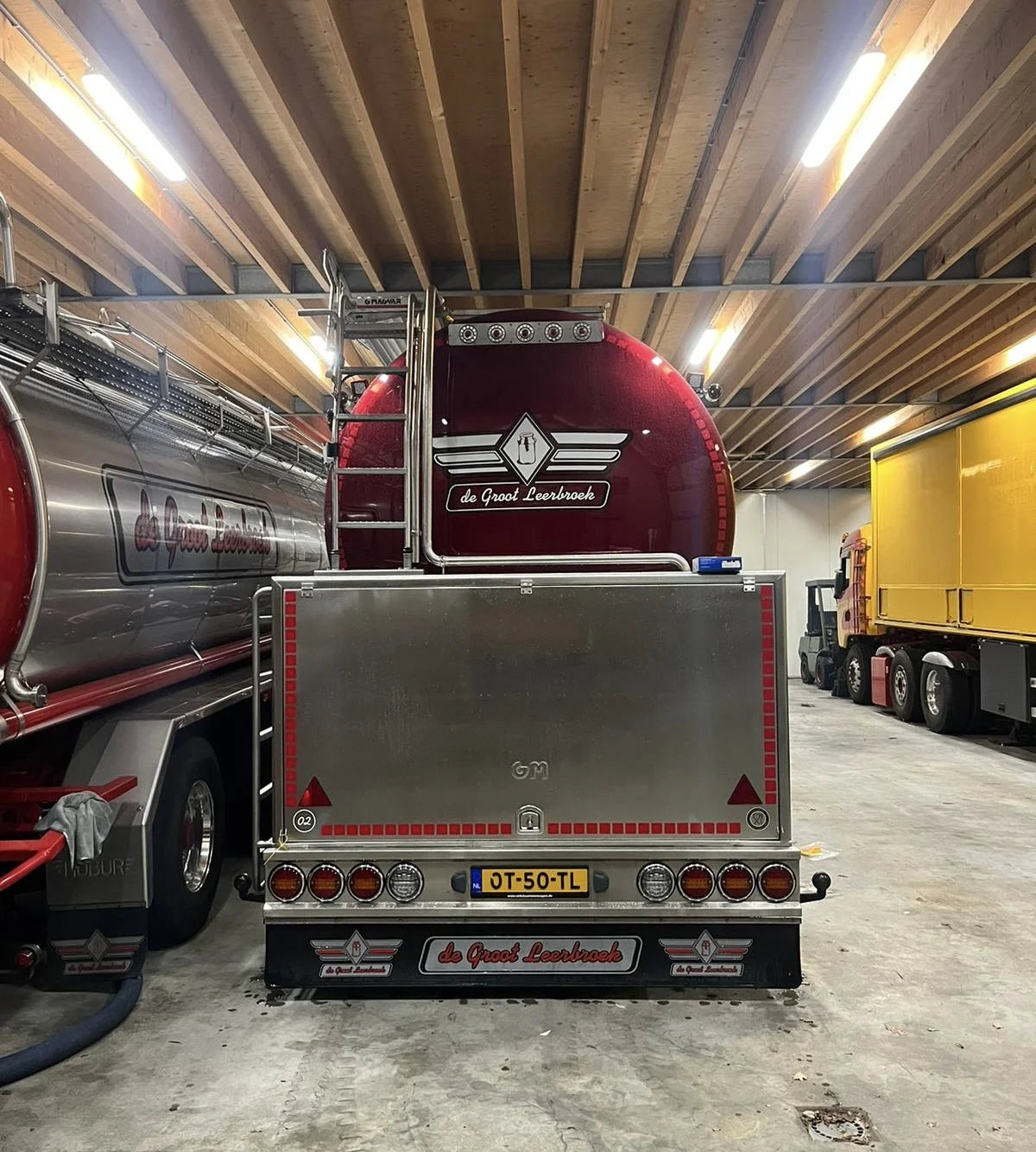 Bakre Støtfanger i Rustfritt Stål, for 8 Runde Lamper