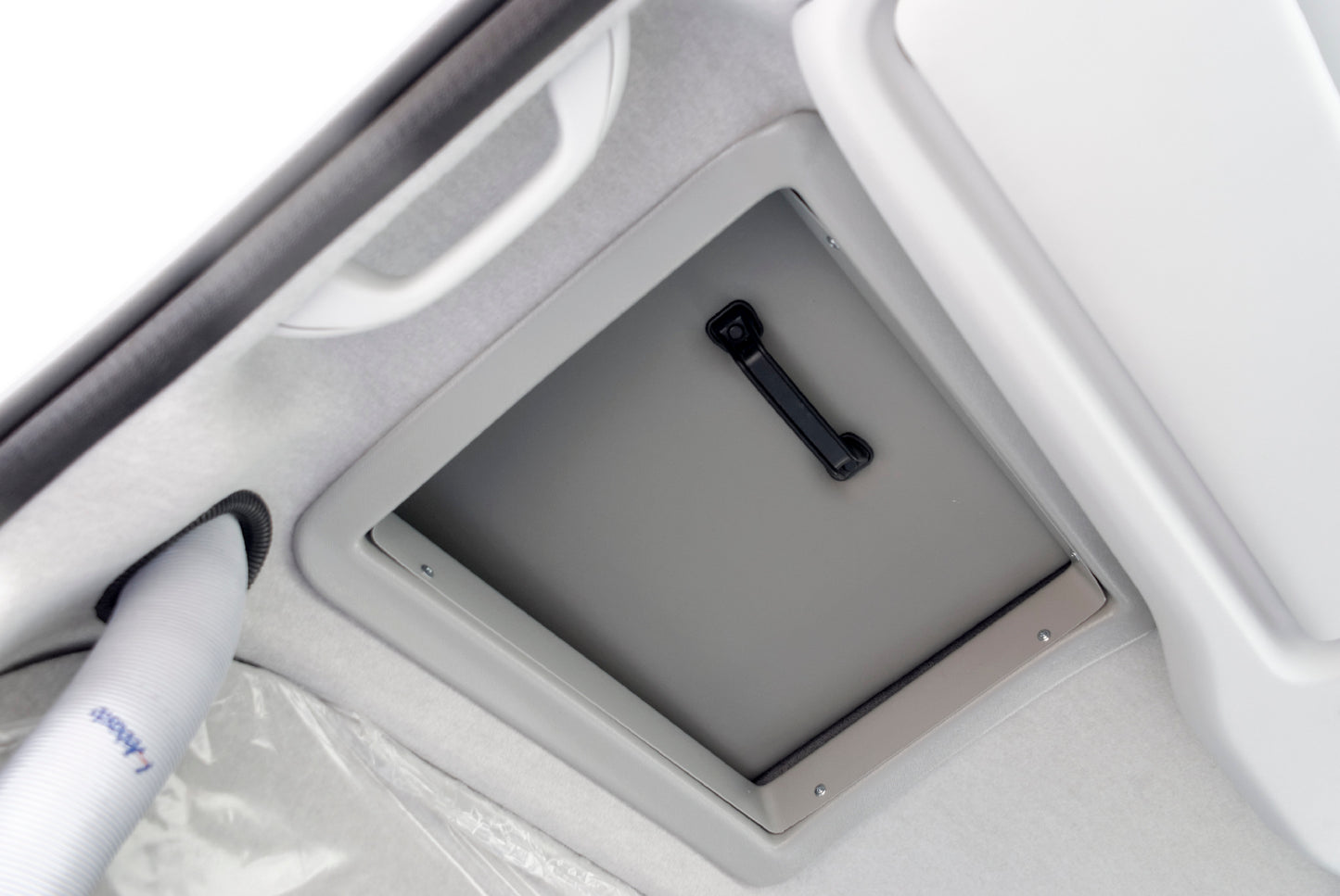 Lamar Aero SkyCAB Sleeper Cab/Sleeper Cabin with Spoilers - All Vans