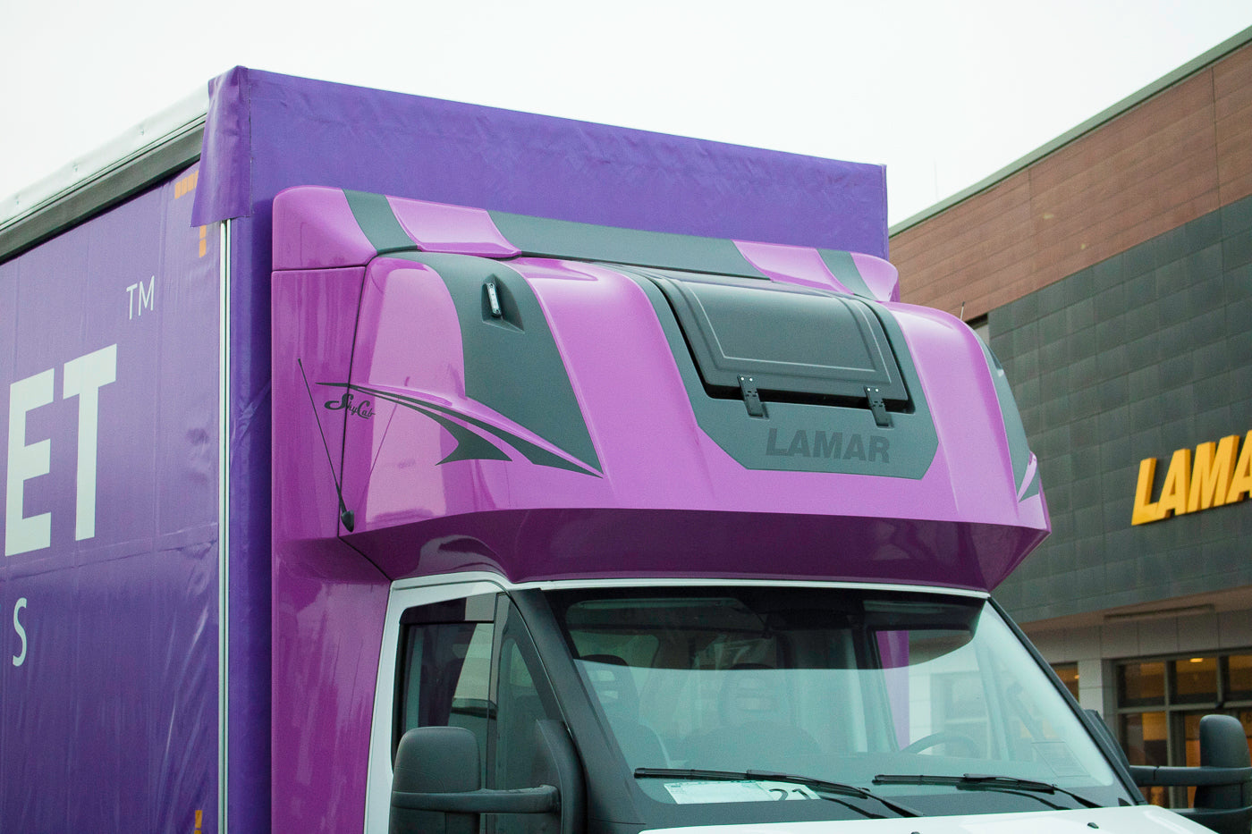 Lamar Aero SkyCAB Sleeper Cab/Sleeper Cabin with Spoilers - All Vans