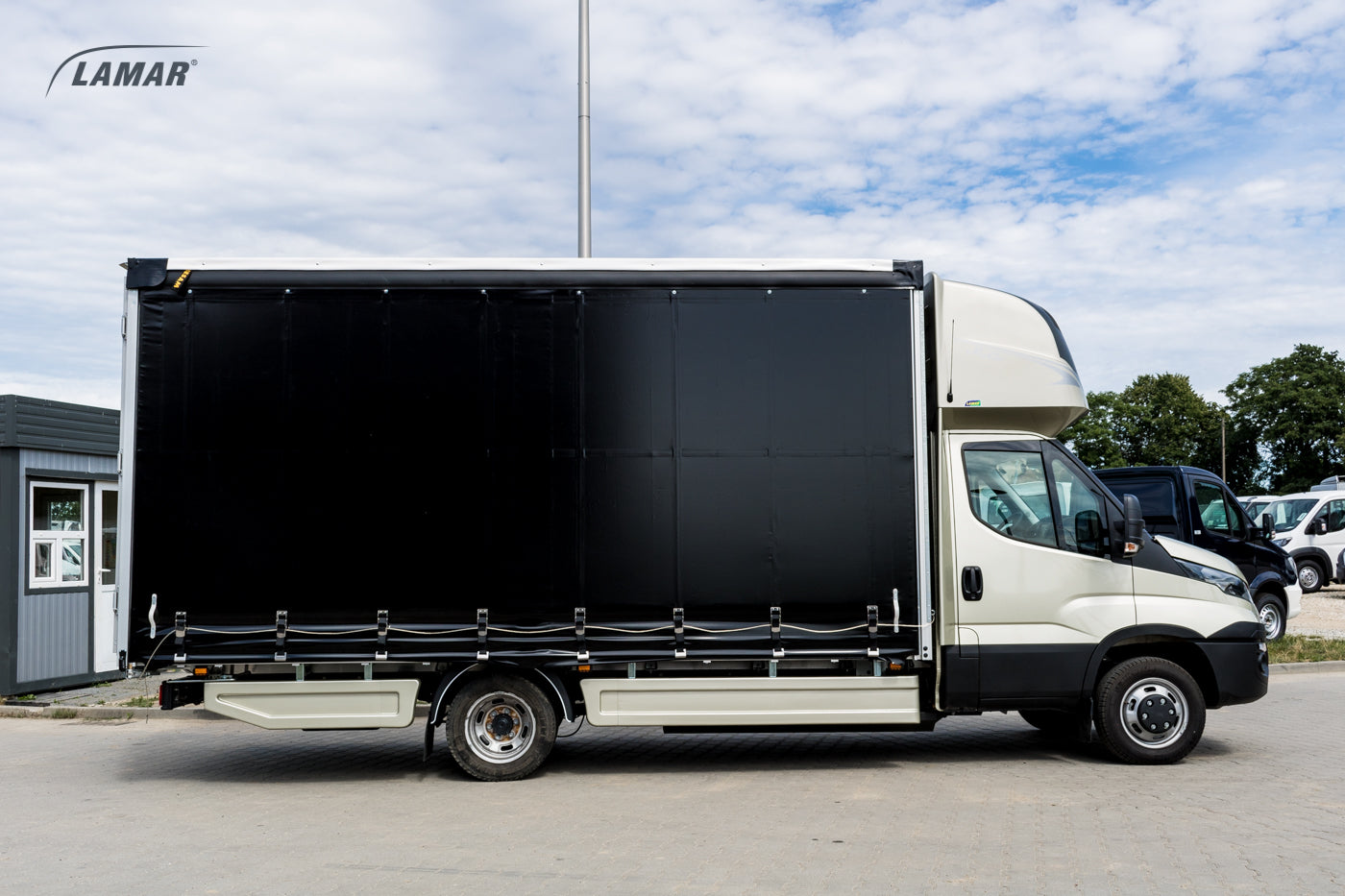 Lamar Aero SkyCAB Sleeper Cab/Sleeper Cabin with Spoilers - All Vans