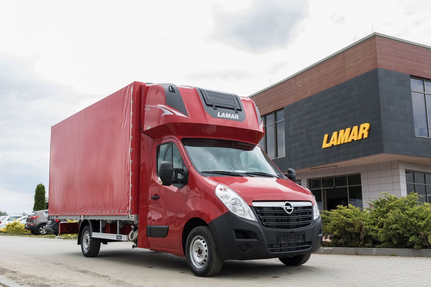 Lamar Aero SkyCAB Sleeper Cab/Sleeper Cabin with Spoilers - All Vans