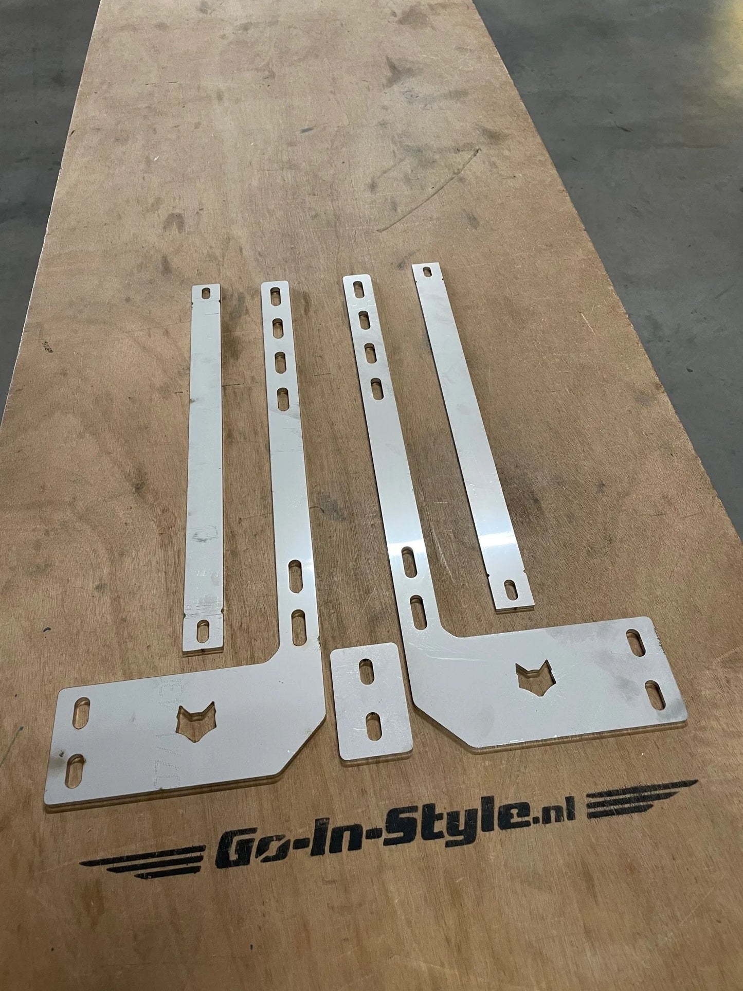 Light box mounting bracket for Scania Nextgen or DAF Spacecab