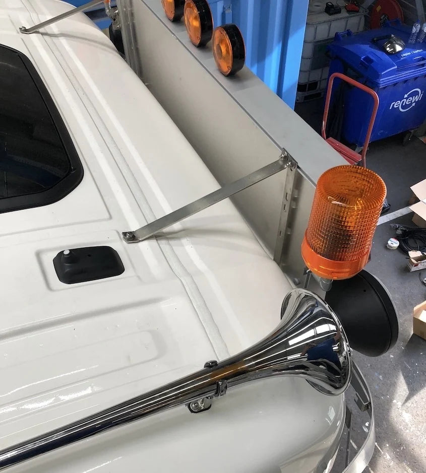 Light box mounting bracket for Scania Nextgen or DAF Spacecab