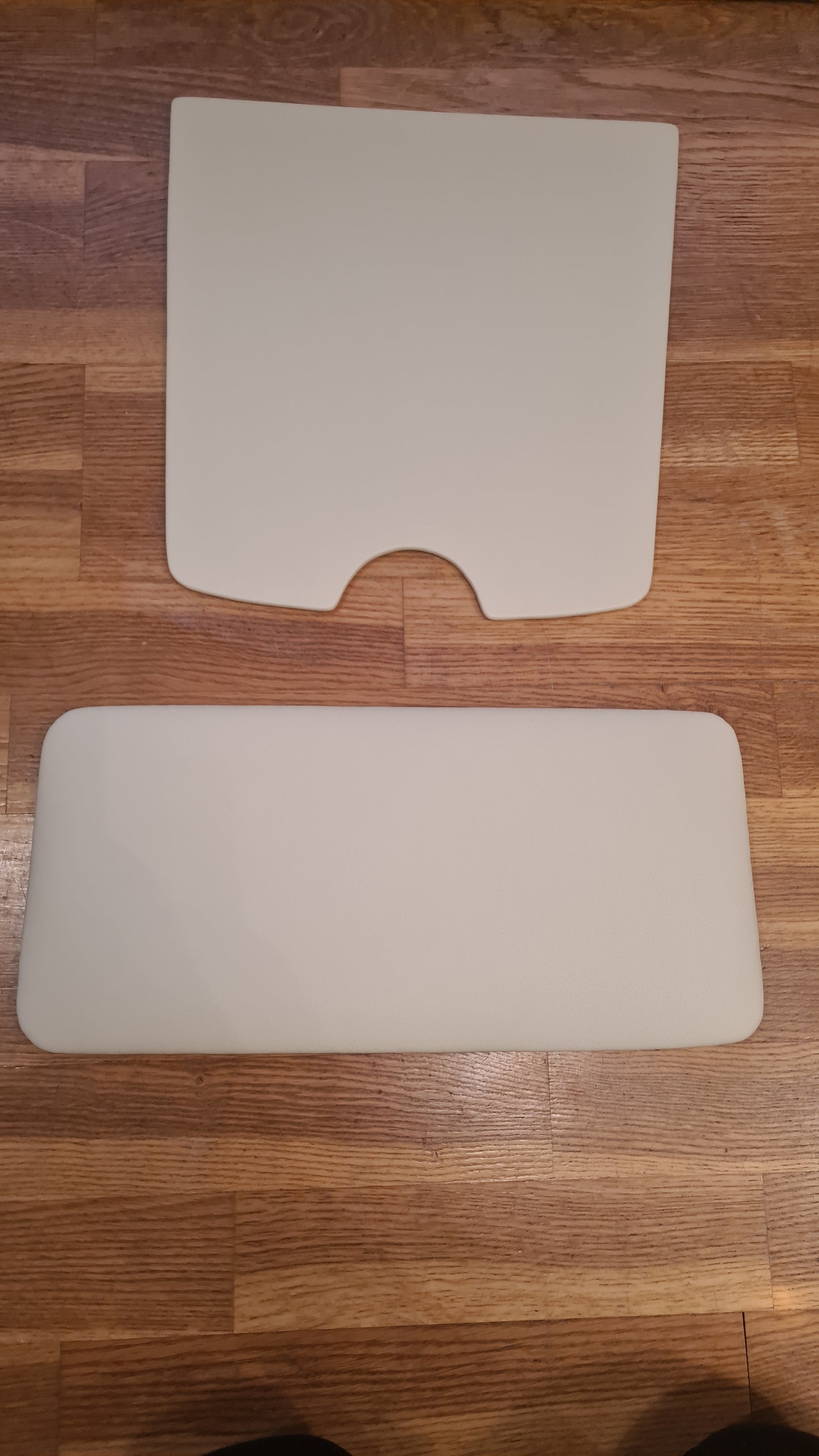 Tabletop Made to order - Leather, Button-stitching, Bus plush