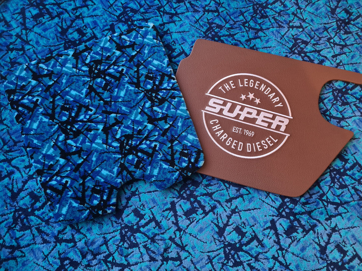 Tabletop Made to order - Leather, Button-stitching, Bus plush