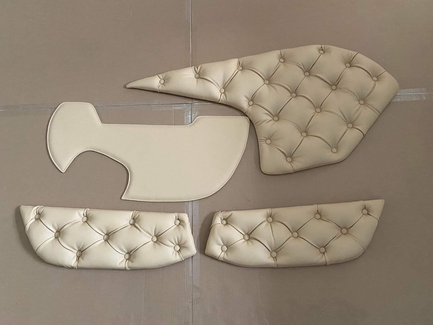 Tabletop Made to order - Leather, Button-stitching, Bus plush