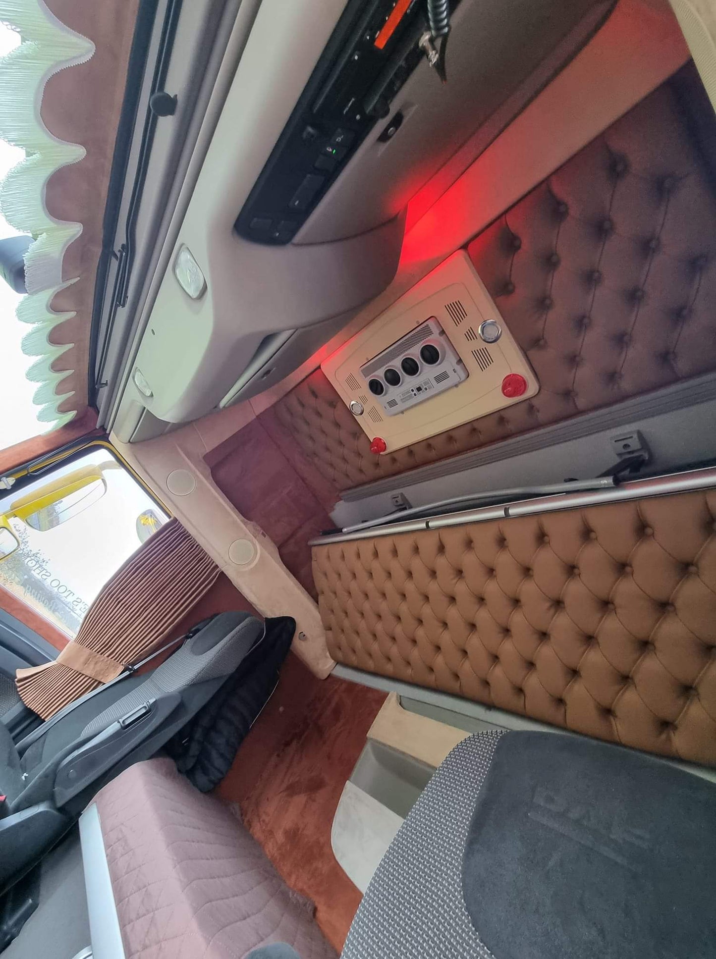 Alcantara / Semsket Skinn, Selvklebende - Rød