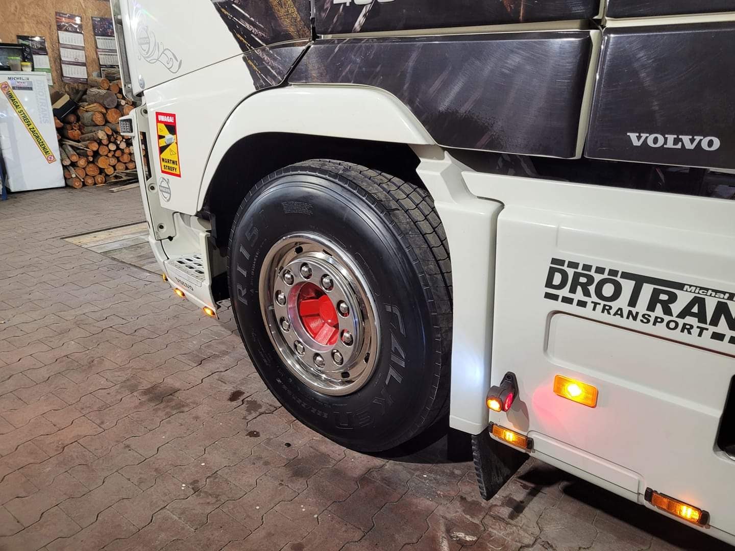 Front Wheel Cap in Stainless Steel - 22.5x11.75, ET130/135