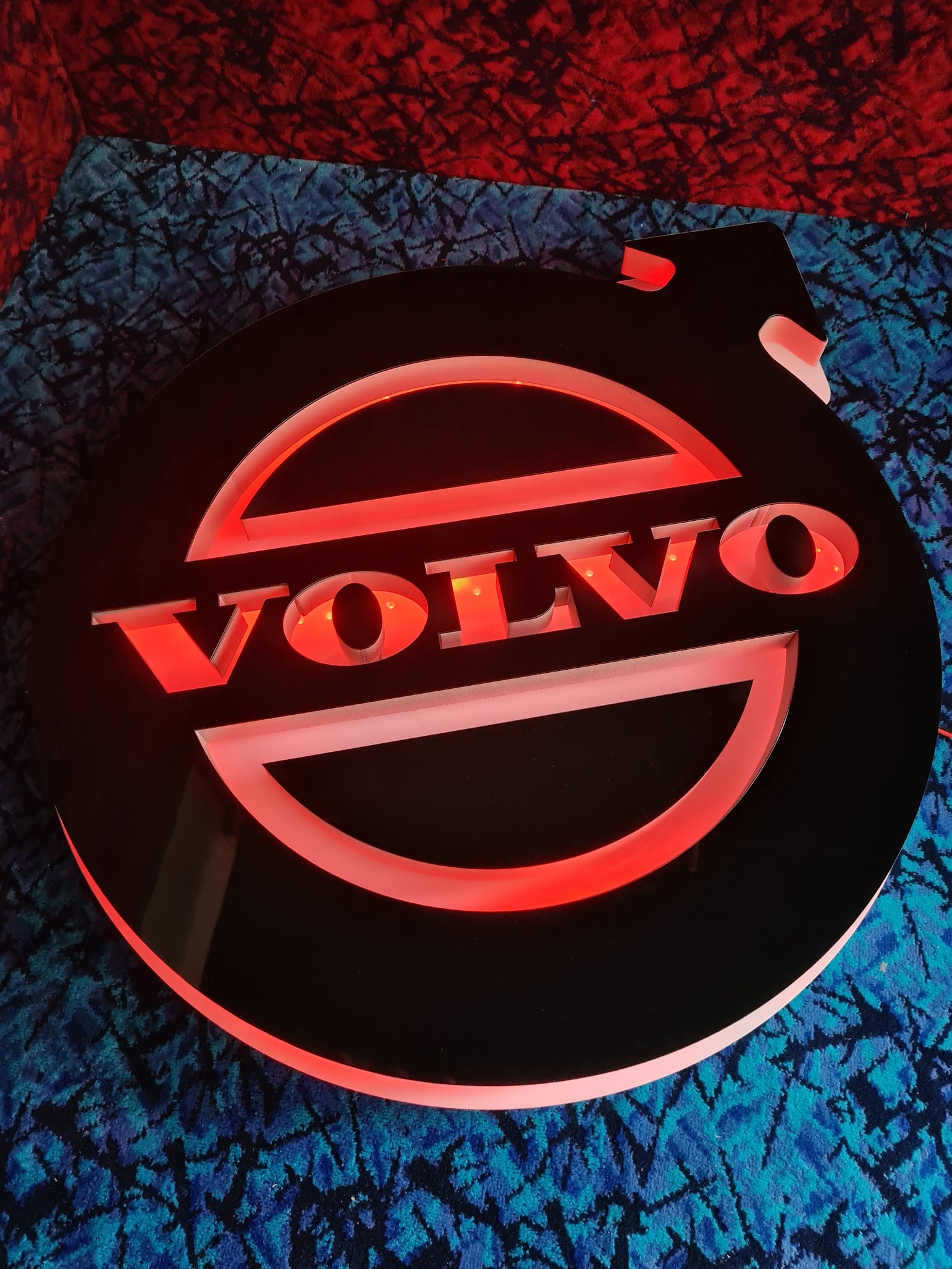 LED Lysskilt 3D, VOLVO Logo / Sort Glans - Rød/RGB 24V