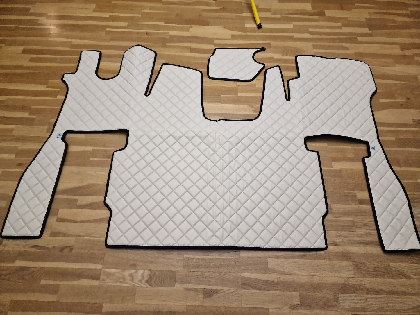 New Mat Set in Checkers for Scania Nextgen S - Black or Beige Color