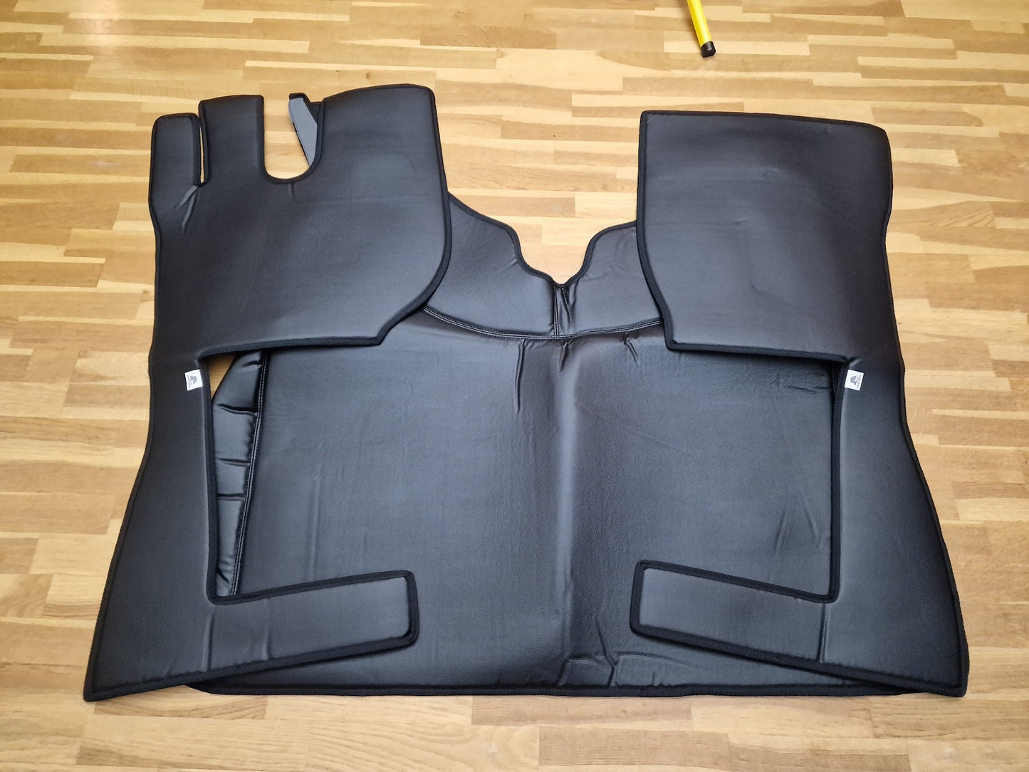 Ny Mattesett (Glatt) til Volvo FH4/FH5/AERO - Svart eller Beige Farge