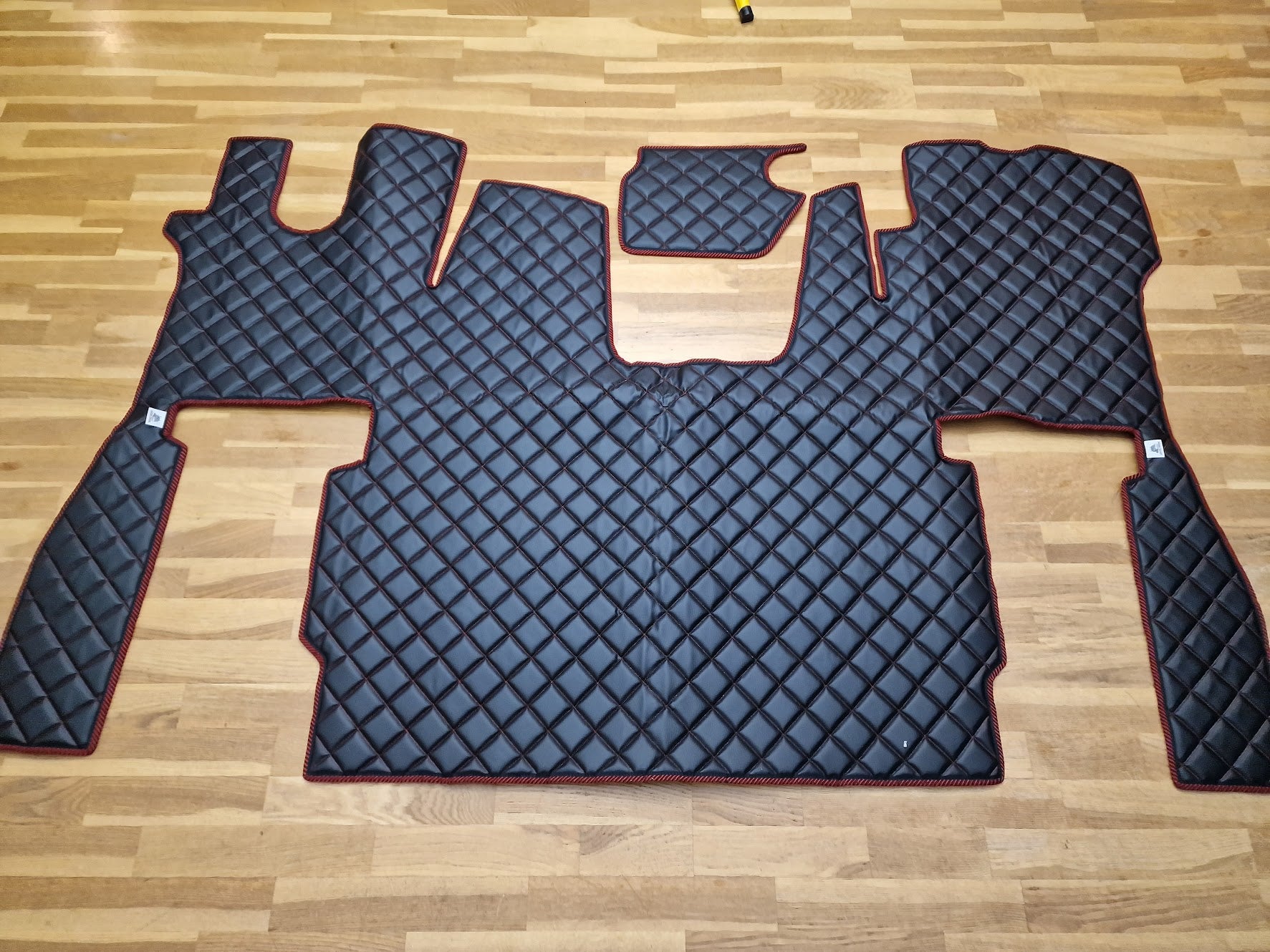 New Mat Set in Checkers for Scania Nextgen S - Black or Beige Color