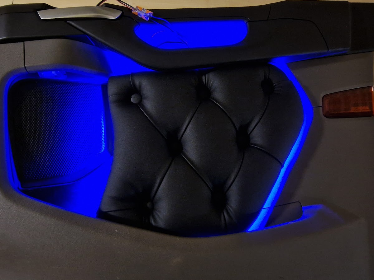 Nye Svarte Knappestoppet Dørtrekk til Scania NG, RGB-Lys - Klar til Sending!