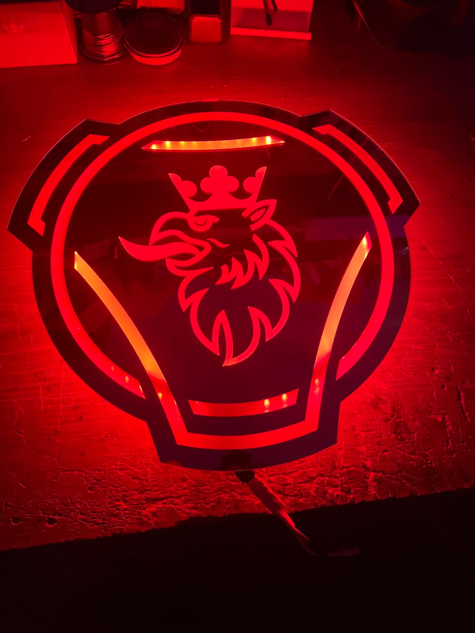 LED Lysskilt/Speil, SCANIA Logo - RGB 24V