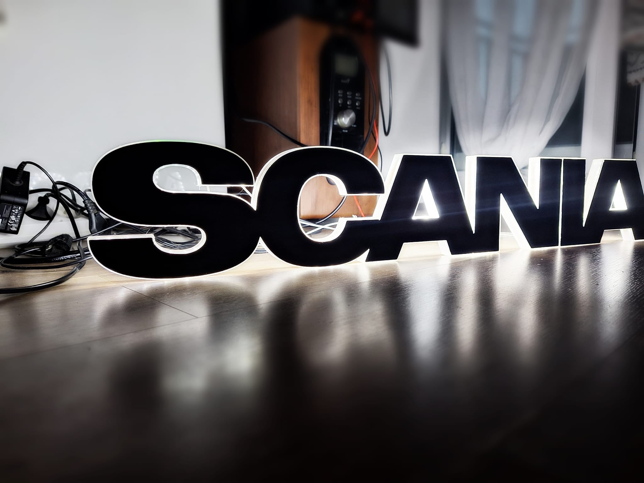 Opplyst SCANIA LED-Logo, 12/24v, RGB