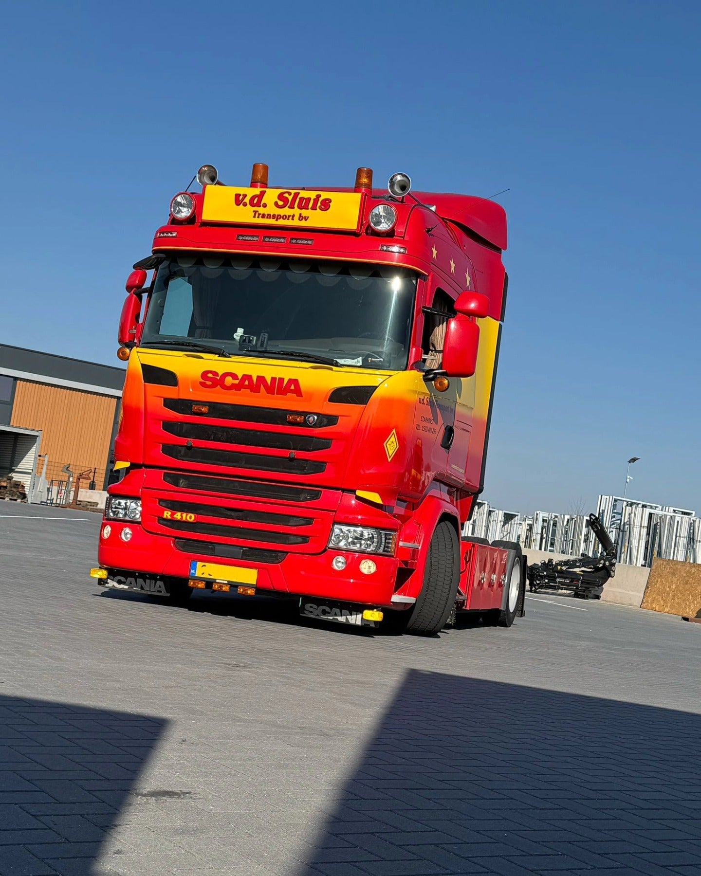 Mounting Bracket for Double Burners, Behind Sign Frame - Black