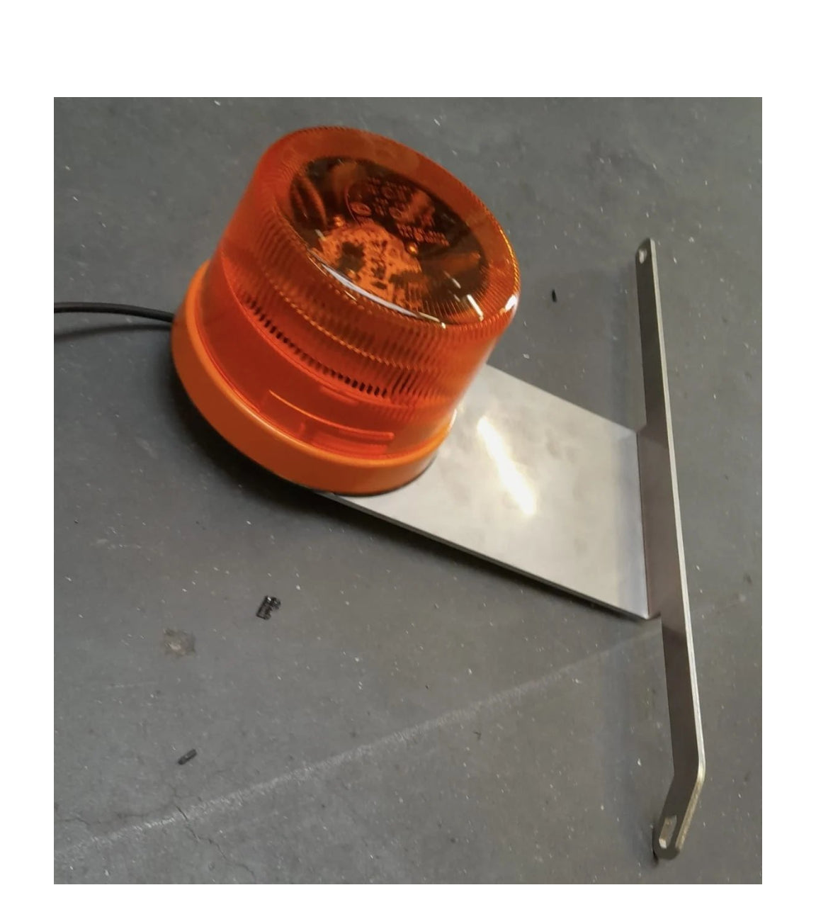Mounting bracket for rotating beacon - DAF XG+