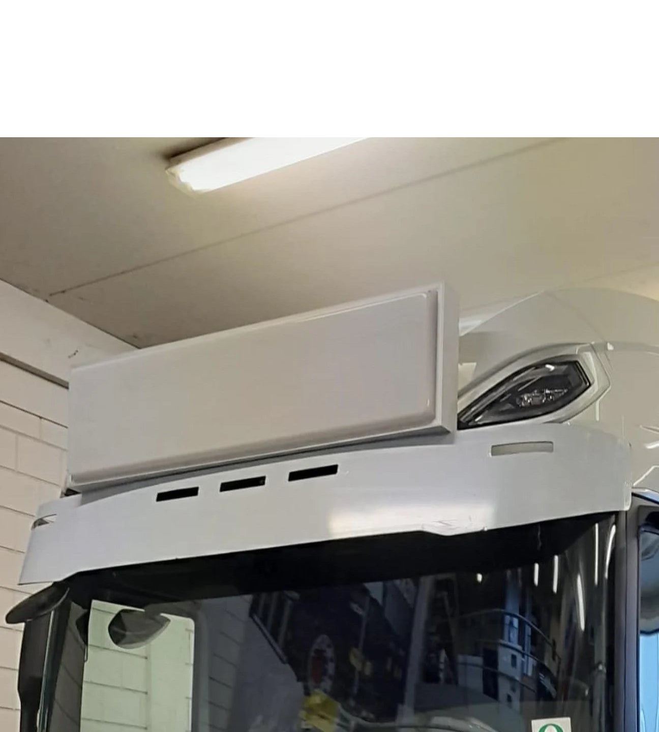 Light box mounting bracket for DAF NG XF/XG/XG+