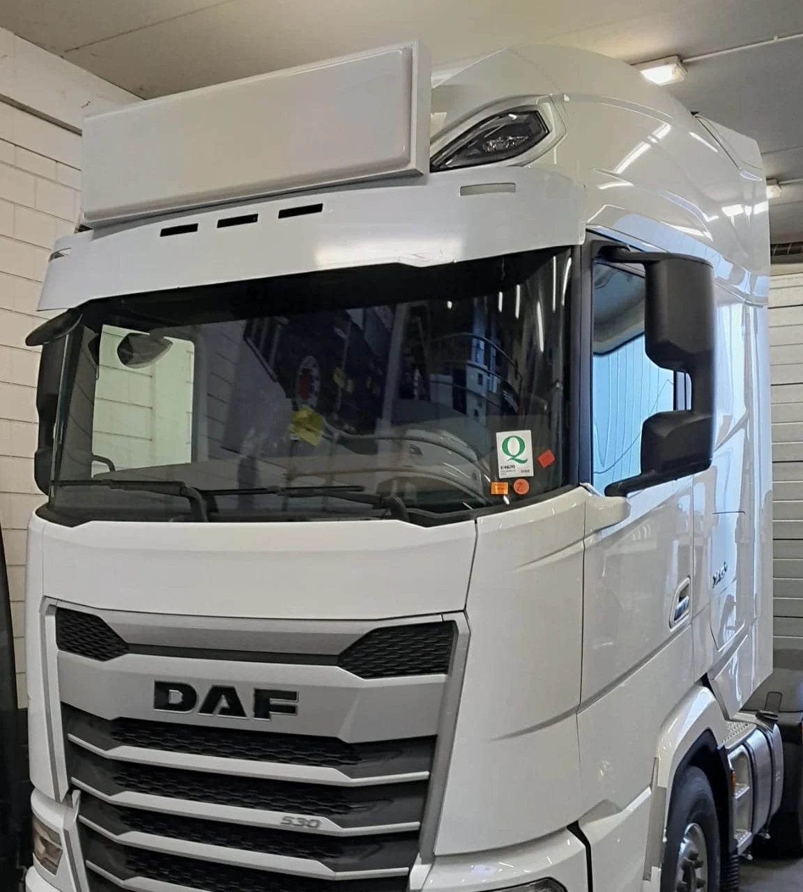 Light box mounting bracket for DAF NG XF/XG/XG+