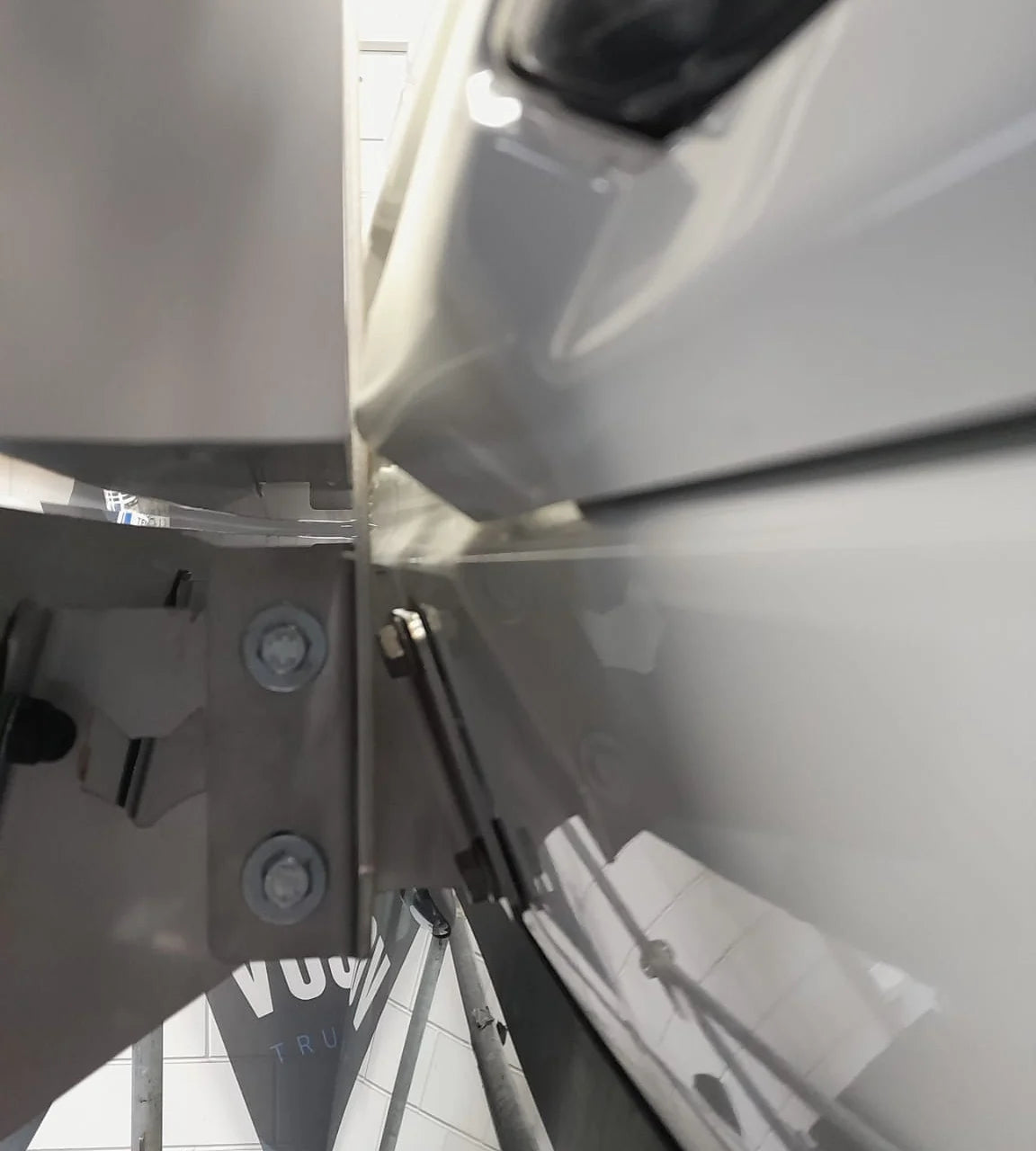Light box mounting bracket for DAF NG XF/XG/XG+