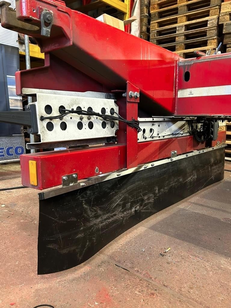 Hinged Mounting Bracket for 248cm Mudflap