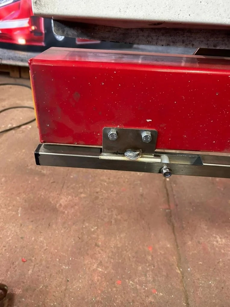 Hinged Mounting Bracket for 248cm Mudflap
