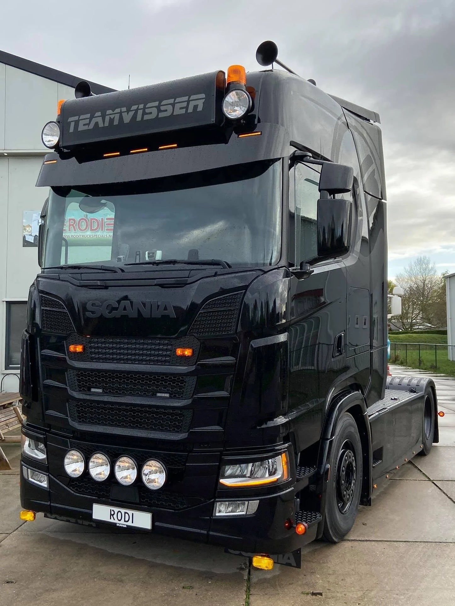 Light box mounting bracket for Scania Nextgen