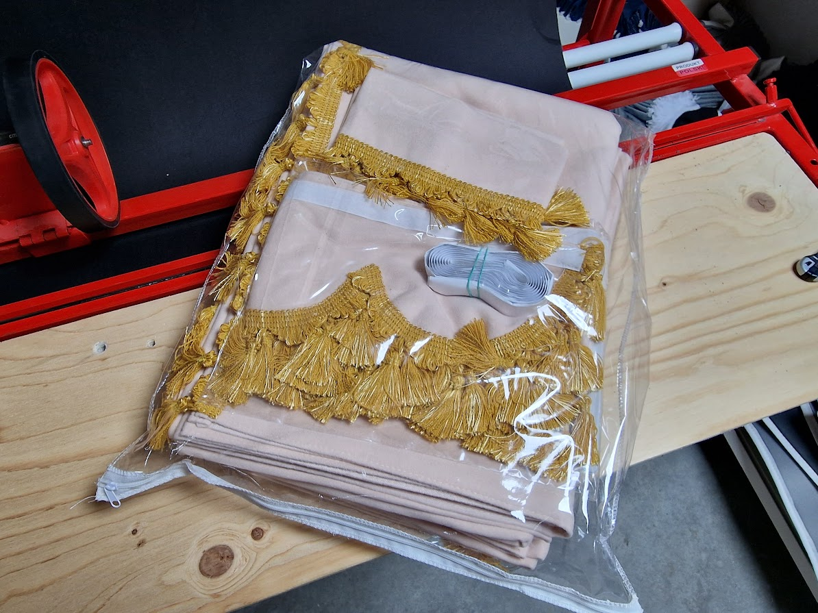 Ny Gardinsett i Krem/Gul - Klar til Sending!