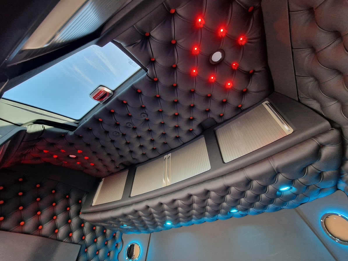 Taktrekk Laget på Bestilling - Belysning, Knappestopping, Bussplysj