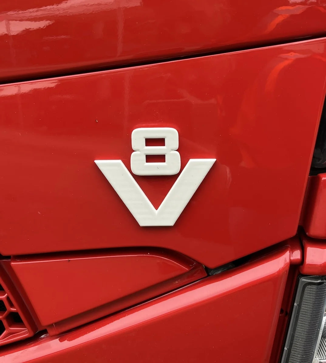 Oldskool V8 Grill Emblem