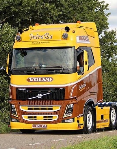 Front plate for Grill from door to door - Volvo FH4