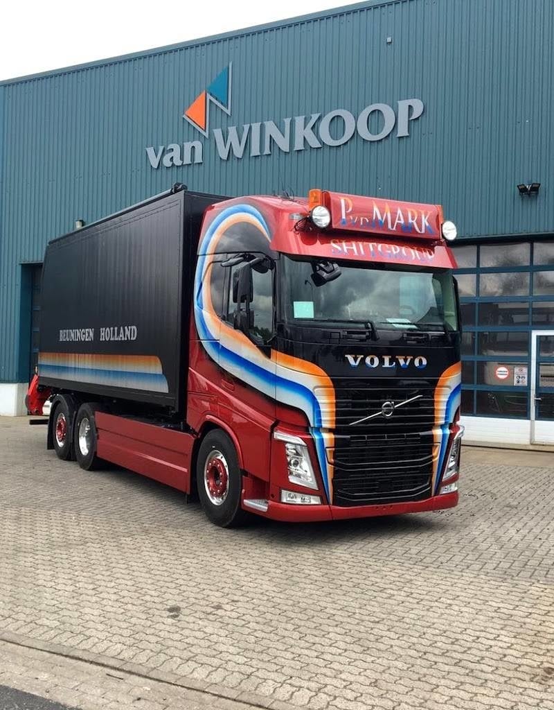 Front plate for Grill from door to door - Volvo FH4