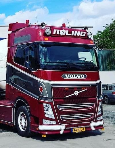 Front plate for Grill from door to door - Volvo FH4