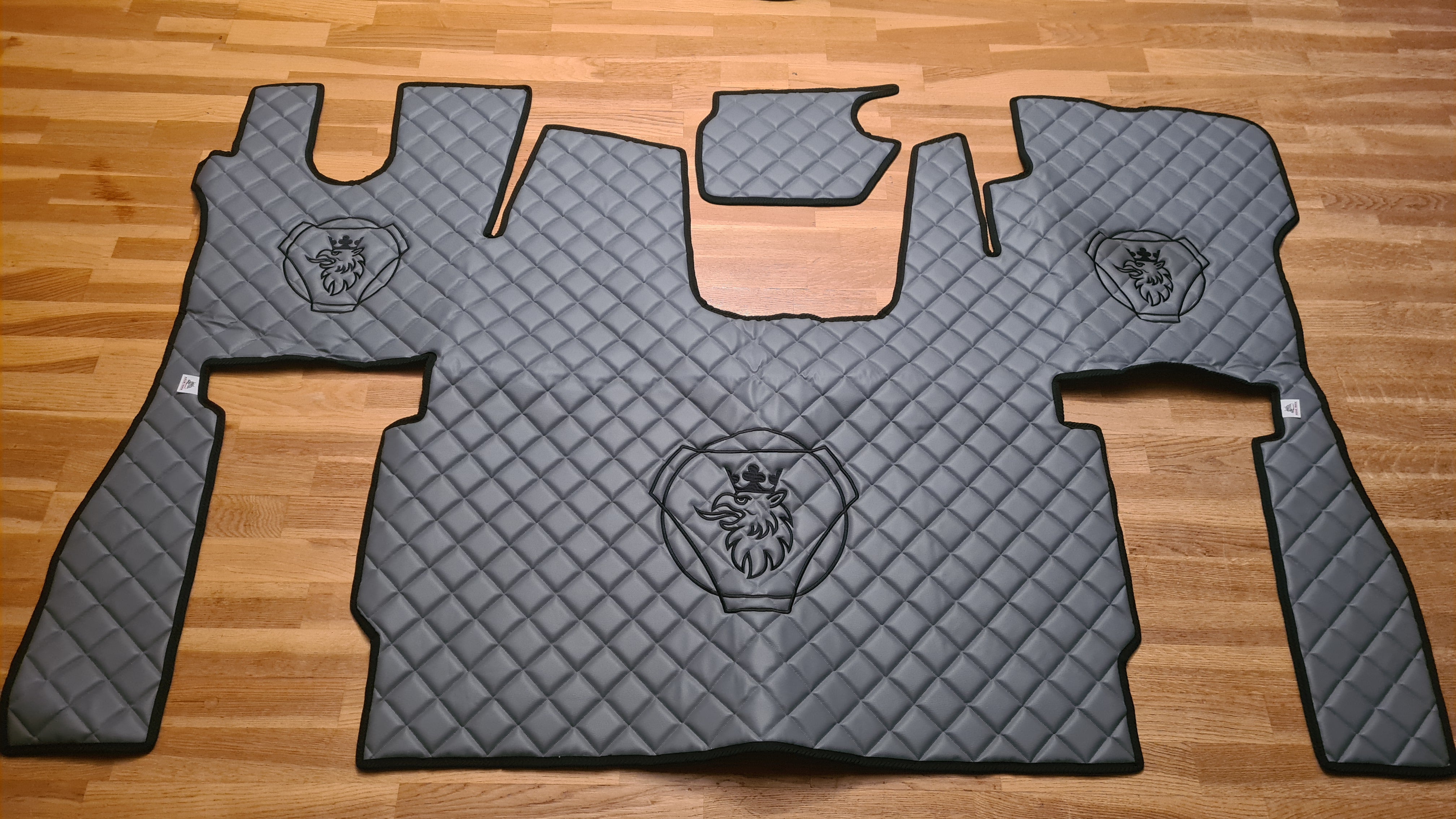 Mat set in Ruter - Scania Nextgen S Pneumatic / Swivel Passenger seat